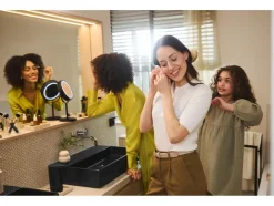 Espejo de maquillaje con iluminación.