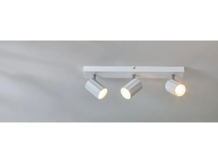 Foco de techo / Foco en carril, con 3 focos orientables y giratorios.