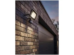 Foco LED para exterior con detector de movimiento.
