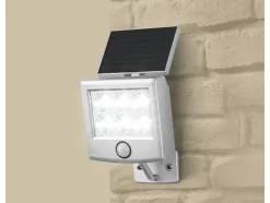 Foco solar LED con detector de movimiento.