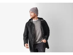Gabardina de lluvia para hombre, con tejido exterior repelente al agua.