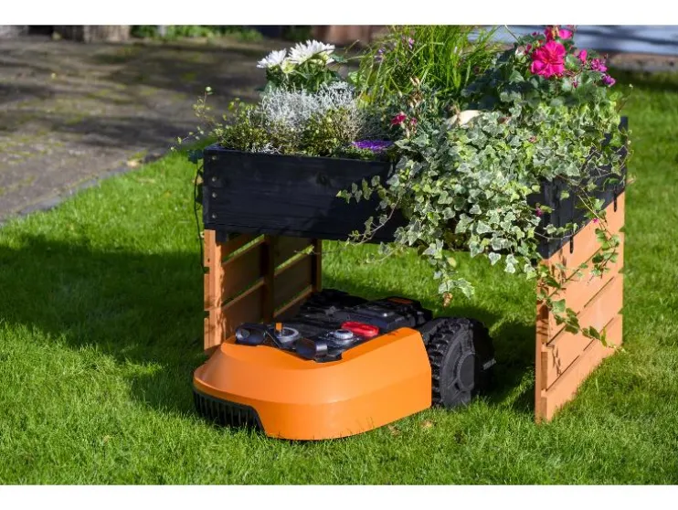Garaje para cortacésped robotizable con jardinera