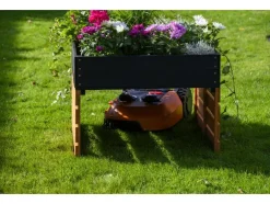 Garaje para cortacésped robotizable con jardinera