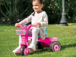 Hot Wheels Triciclo, con bocina integrada.