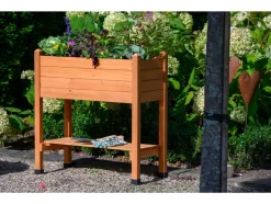 Jardinera elevada, de madera, L 75 x A 37 x Al 79 cm.