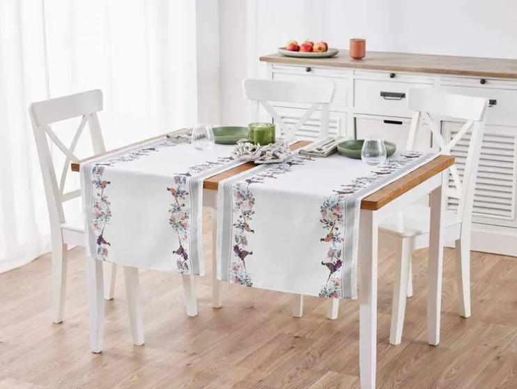 Juego de mantel y camino de mesa, de material reciclado.