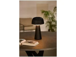 Lámpara de mesa LED inalámbrica para exterior con función táctil de intensidad regulable.
