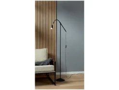 Lámpara de pie LED, 1 luz, con brazo metálico flexible.