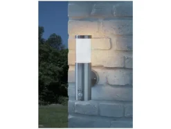 Lámpara LED de exterior, con luz blanco cálido.