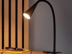 Lámpara LED de pinza, con cuello de metal flexible.