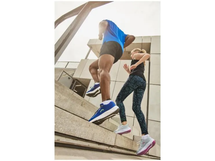 Mallas técnicas de mujer, con práctico bolsillo para el móvil.