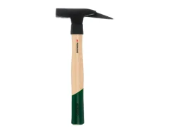 Martillo, con mango de madera.