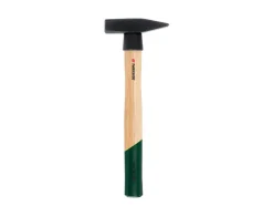 Martillo, con mango de madera.