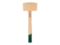 Martillo, con mango de madera.