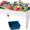 Mesa de juegos con tren de madera