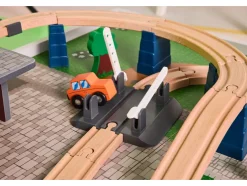 Mesa de juegos con tren de madera