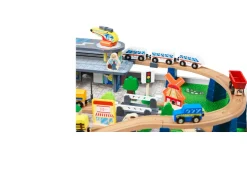 Mesa de juegos con tren de madera