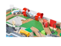 Mesa de juegos con tren de madera