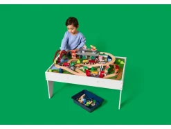 Mesa de juegos con tren de madera