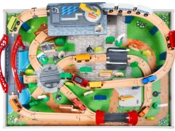 Mesa de juegos con tren de madera