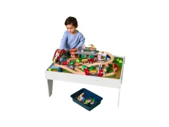 Mesa de juegos con tren de madera
