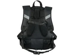 Mochila escolar, con sistema de transporte regulable en altura.