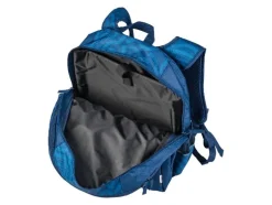Mochila escolar, con sistema de transporte regulable en altura.