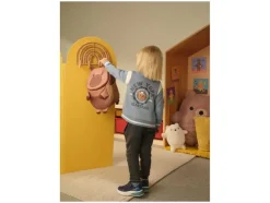 Mochila infantil, con acolchado en la espalda.