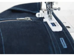 Máquina de coser »Featherweight C240«
