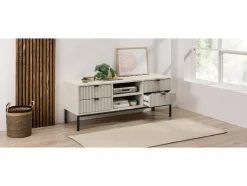 Mueble bajo TV, con aspecto de lamas.