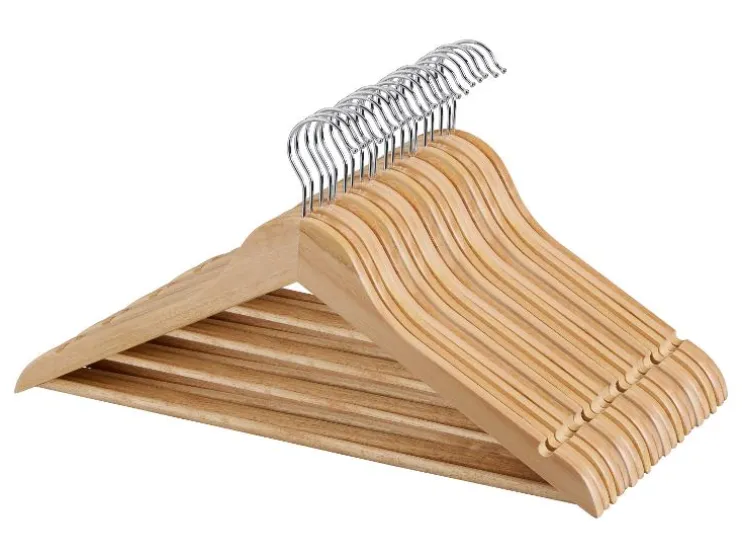 Perchas de madera, 20 unidades.