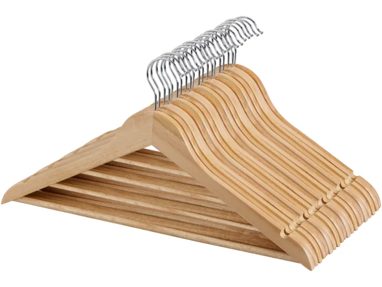 Perchas de madera, 20 unidades.