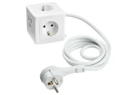 Regleta en cubo con puertos USB