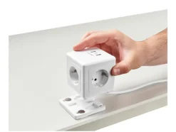 Regleta en cubo con puertos USB