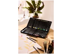 Set de 80 lápices de colores.