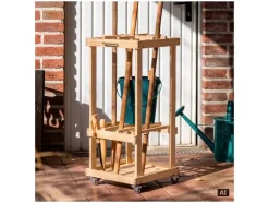 Soporte móvil para herramientas de jardín con ruedas.