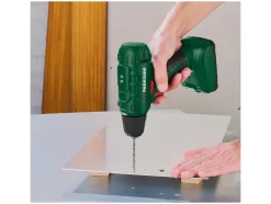 Taladro atornillador con acumulador de 12 V PBSAE 12 A1, con batería y cable de carga USB-C.