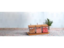 Tarro de especias con cuchara