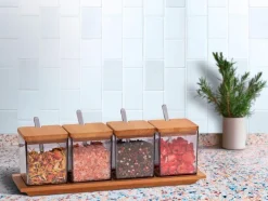 Tarro de especias con cuchara