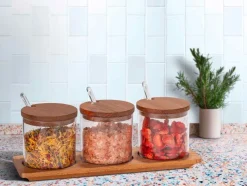 Tarro de especias con cuchara