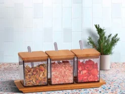 Tarro de especias con cuchara