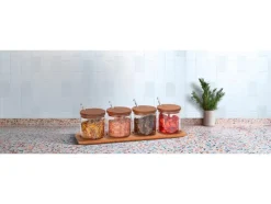 Tarro de especias con cuchara
