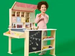 Tienda de juguete de madera.