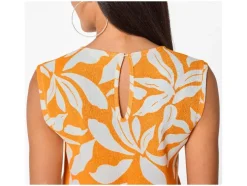 Top de mujer, con efecto arrugado moderno.