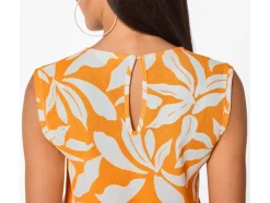 Top de mujer, con efecto arrugado moderno.