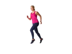 Top funcional de mujer, con espalda nadadora.