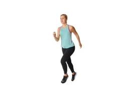 Top funcional de mujer, con espalda nadadora.