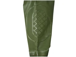 Vadeador con botas de goma