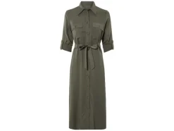 Vestido camisero de mujer, con aberturas laterales.