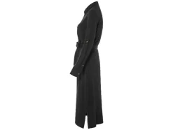 Vestido camisero de mujer, con aberturas laterales.